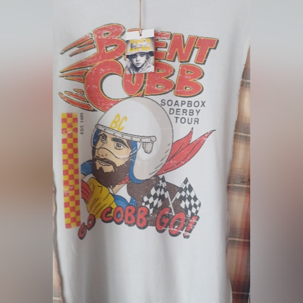 Upcycled Vintage Graphic Shirt - Picture 4 of 8